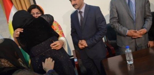 Keçka Helepçeyî piştî 27 salan dayika xwe dît