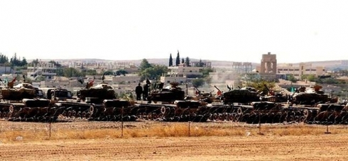 Artêşa Tirkiyeyê top û tank li ser sînorê Bakur û Rojava bicîh kir