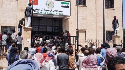 Girê Spî – Welatiyan li dijî îşkencekirina jinekê xwepêşandan kirin