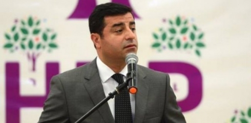 Demirtaş: Hîtler jî parêzbendî ji ser parlementerên rêkber rakir