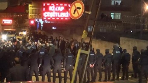 Li Stenbolê di navbera tirkan û penaberên Sûrî de şer derket