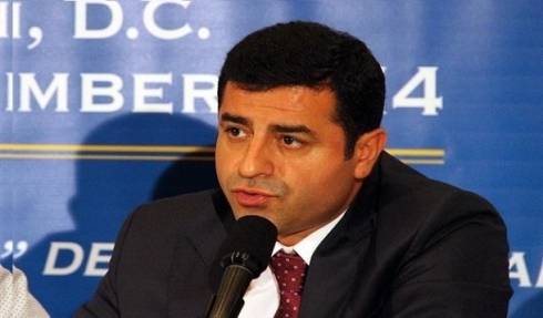 ‘Pêvajoya çareseriyê girêdayî bûyerên Rojava ye’