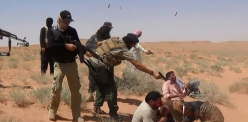 DAİŞê malbatek Kurd gûlebaran kir