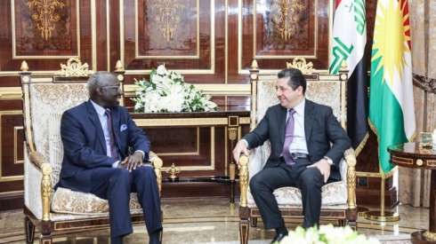 Serokwezîr li gel şandeke NY civiya