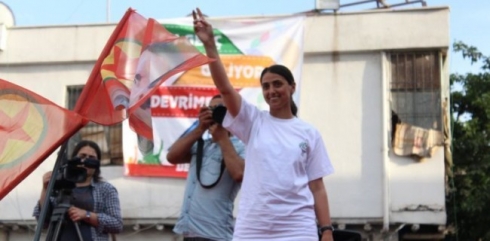 Perlementerek HDP bi dê bi Kurdî sûnd bixwe