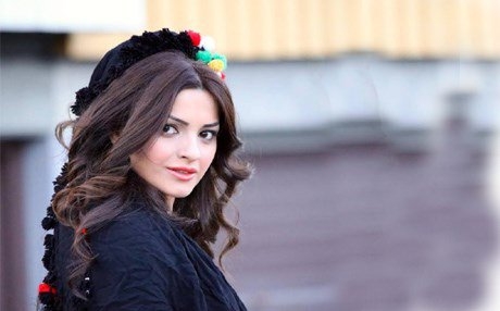 Dotmîrê du sirûdan tomar dike