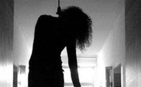 Xwendekareke Rojhilatî ji ber jarî û belengaziyê xwe kuşt!