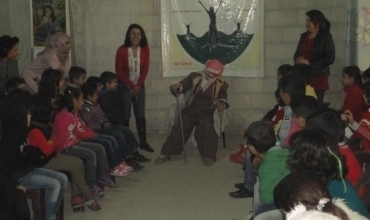 Zarokên Qamişlo bi çîrokên Kurdî şad bûn