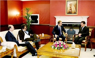 Mesrûr Barzanî ligel şandeke parlemana Brîtanyayê civiya 