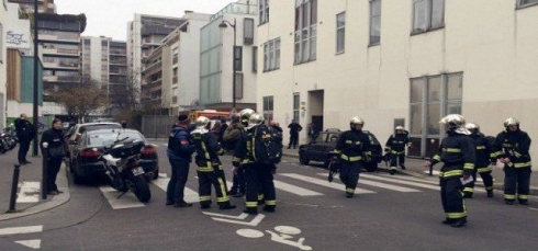 Avahiya kovara Charlie Hebdo rastî êrişekê hat