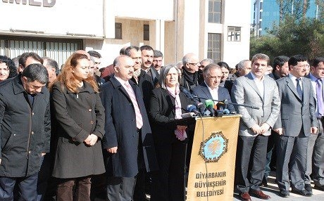 Şaredariya Amedê ‘di tariyê de’ ma, xendeq lêda!