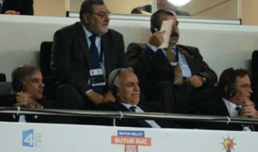 Rewta Sedir ji be Tariq Haşimî  ji kongreya AKP vekişiya