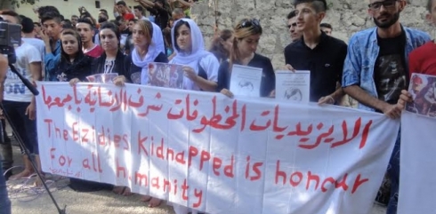 Kurdên Êzidî li Laleş kareseta Şingalê bibîranîn