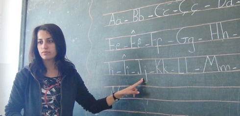 Ereb jî daxwaza fêrbûna zimanê Kurdî dikin