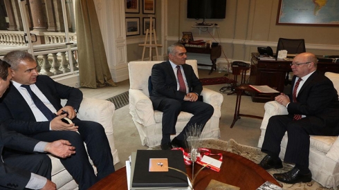 Şandeke ENKS bi wezîrê karûbarên Rojhilata Navîn yê Birîtanya re civiya