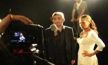 Ciwan Haco kilîpa Esmer bi Hulya Avşar re wênekir