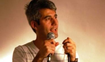 Komediyenekî Kurd, Swêdiyan ziko pişto dike