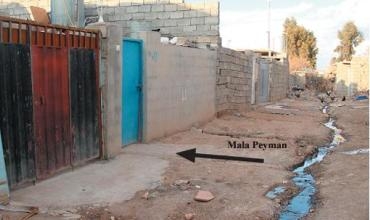 Reviya lê bi pey ketin û li ber deriyê malekê kuştin