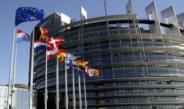 Parlamena Ewrûpa êrîşên lidijî Rojava şermezar kir