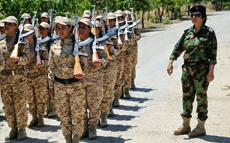 Pêşmergeyên jin xwe şer re amade dikin