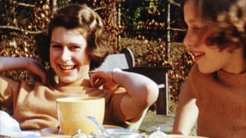 bo car a yekê hinek wên û vîdyo yên şah a birîtanîya dihên belavkirin