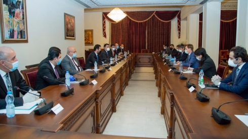 Şanda Hikûmetê bi berpirsên balyozxaneyên Amerîka û Brîtanyayê re civiya