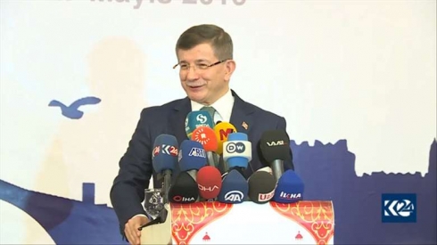 HDP nêzîkatiya Dawutoglu gelekê ji dil nabîne