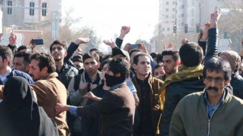 Rewşa Tehranê gelek aloz bûye