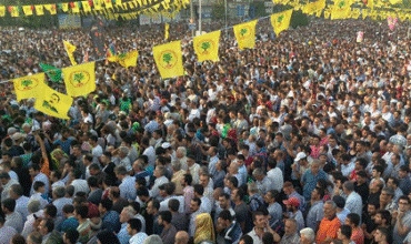 Amed: Dehhezaran ji bo pêvajoya çareseriyê meşiyan