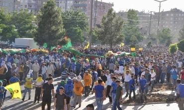 Li Amedê polîs êrişî xwepêşandanê kir