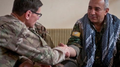 Fermandarên HSDê û amerîkî li hev civiyan