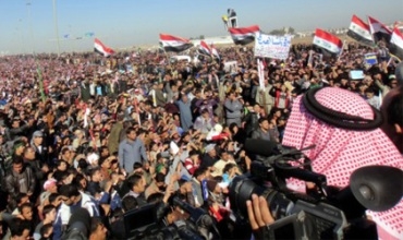 Xwepêşanderên Enbarê bangek arasteyî Barzanî dikin