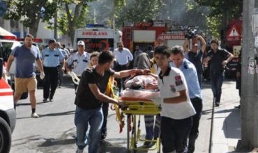 3 kuştî û 15 birîndar di encama teqîna Enqerê de ketin