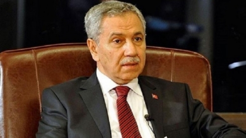 Keseke din yê nêzî Erdogan dev ji kar berda