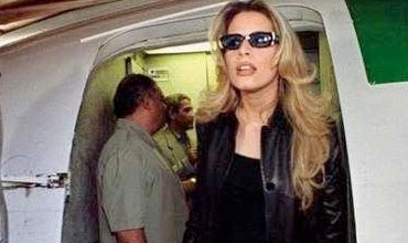 Keça Qezafî ji NY hate avêtin