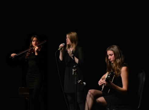 Nadia Visser : Muzîka kurdî bi êşên kûr hatiye pêçan