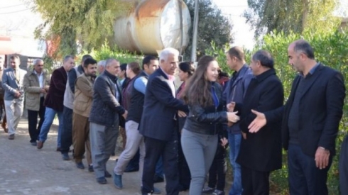 Li 8 bajarên Başûr bo Efrînê meş tên lidar xistin