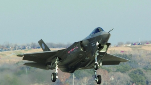 Brîtanya hijmara balefirên xwe li Îraq û Sûriyeyê kêm dike