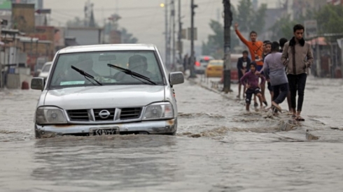 Piraniya taxên Bexdayê bin av ketin