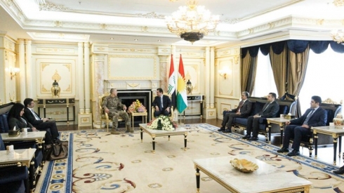 Serokwezîr li gel Fermandarê hêzên hevpeymanan civiya