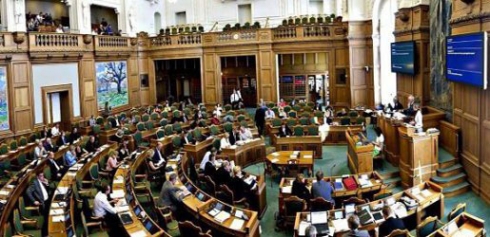 Parlamana Danîmarkê dê alîkariya Kobanê bike