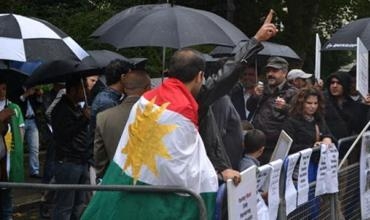 Kurdan li London ê xwepêşandan li hember balyozxana Turkiyê li dar xist