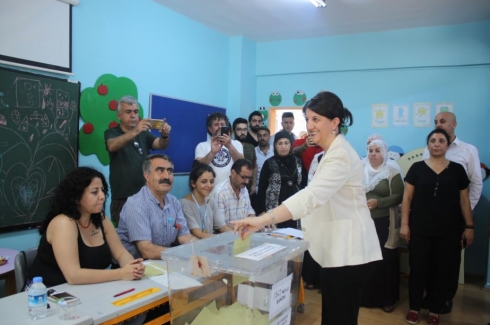 Pervin Buldanê dengê xwe bi kar anî