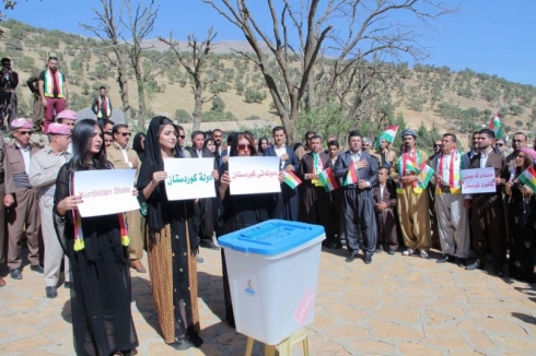 Keç û xortên çar parçeyên Kurdistanê mizginiya Dewleta Kurdistanê dan Barzaniyê nemir