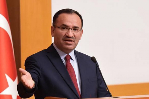Bekîr Bozdag: Ev kesên niha hesasîyeta xwe jibo sivîlan tînin ziman, demê li Helebce sivîl dihatin qetilkirin li ku bûn