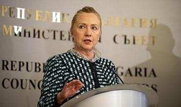 Clinton Daxwaza Hevalbendîyeka Navneteweyî li Dijî Esed Dike