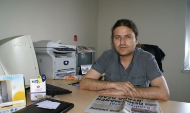 Edîtorê DÎHA’yê: Li Tirkiyeyê 100 rojnamevanên kurd girtî ne