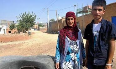 Dayika wî forma Oxfordê di tenûrê de şewitand