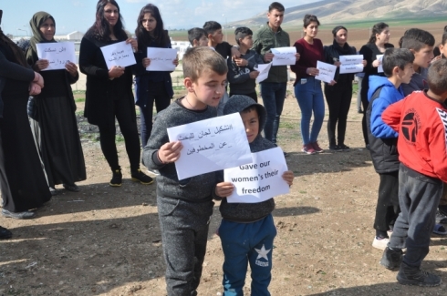 Hisîn Koru: 400 heta 500 revandiyên êzdî linav kempa Holê hene