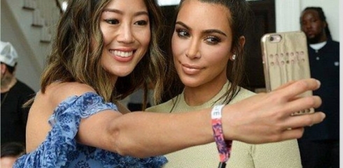 Kîm Kardaşiyan li hember her selfiyekê 700 hezar dolar standiye!